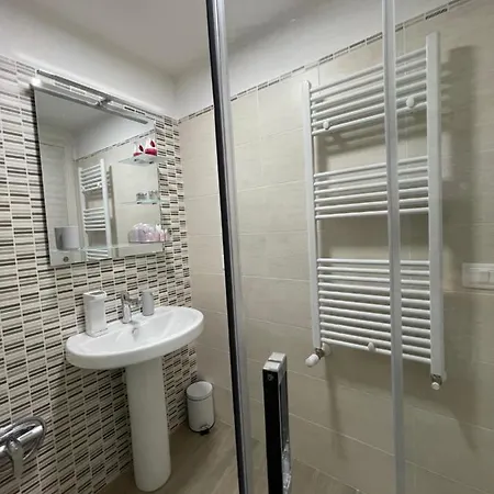 Bed & Breakfast Mini - Enrico Fermi 3*
