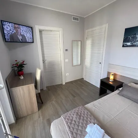 Mini - Enrico Fermi B&B 렌데