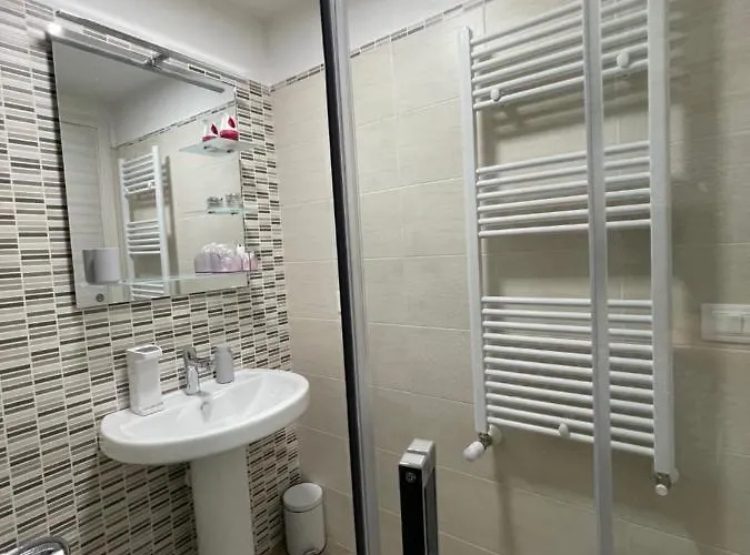 Alojamento de Acomodação e Pequeno-almoço Mini - Enrico Fermi 3*